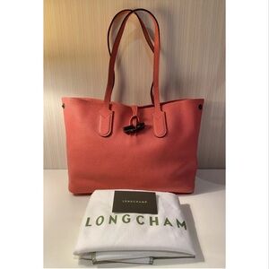 Longchamp - LE ROSEAU ESSENTIAL M TOTE BAG
- Leather
